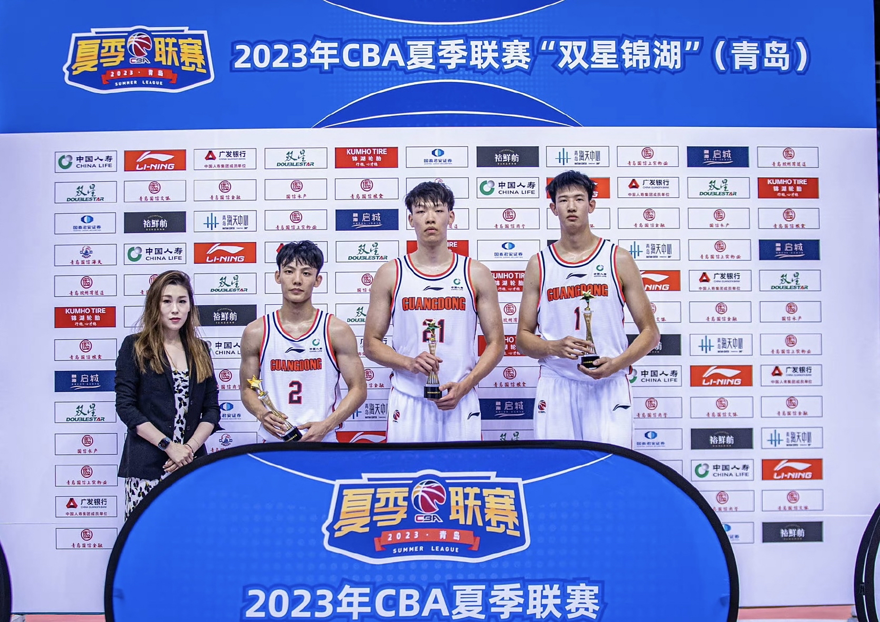 英雄联盟-关于今夜突围战来临，广东宏远围绕CBA季后赛远射贴柱，态度坚定，临场指挥获称赞的信息